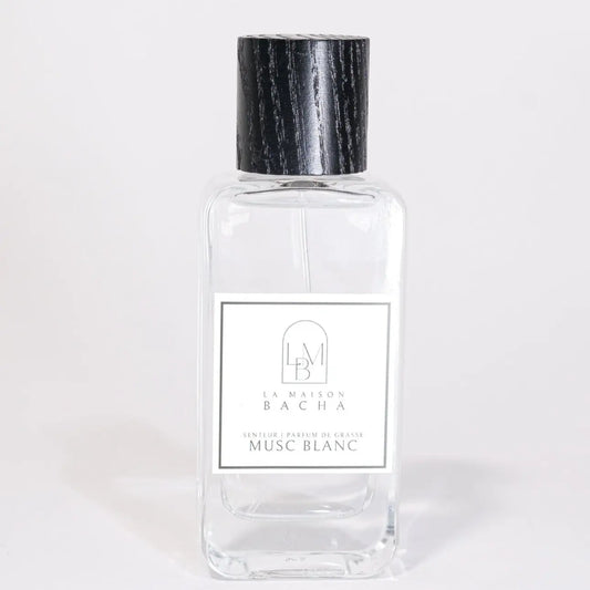 Flacon en verre de parfum d'intérieur Musc Blanc, élégant avec bouchon en bois naturel.
